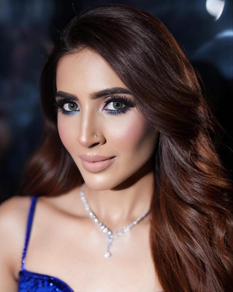 कौन हैं Sherry Singh?